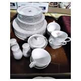 Royal swirl dish set