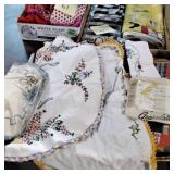 Embroidered doilies lot