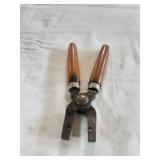 Bullet cavity mold handles