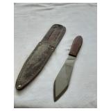 Throwing knife with leather sheath