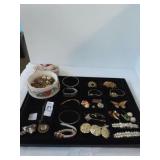 Miscellaneous jewelry lot brooches