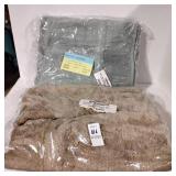 2 new charisma bath towels 50x52