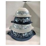 Pyrex nesting mixing bowls blue white