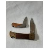 2 small pocket knives