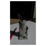 Larin 8-Ton Bottle Jack