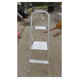 WERNER Ladder 4 1/2 ft Loading Capacity 200 Ibs