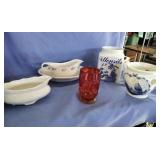 Assorted kitchen items