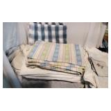 Tablecloths, doilies and napkins