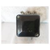 3 prong voltage regulator