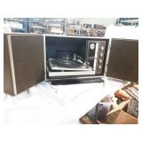 Vintage Zenith Record Player/Fm/AM Radio