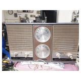 Vintage Mastercraft AM/FM Radio