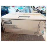 Rubbermaid 12" Standard Manual Height Vaccum