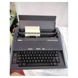 Royal ET Personal 510 Electric Typewriter