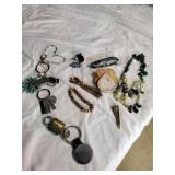 Key chains, knife and more turqouise