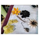 Vtg Flower Broaches