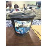 12 quart heated rubber bucket