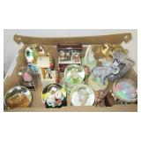 (9) Snow globes, musical elephant and other (9) Snow globes, musical elephant and other