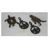 (4) Cast iron trivets. (4) Cast iron trivets.