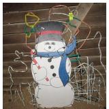 (4) Outdoor lighted Christmas décor pieces. (4) Outdoor lighted Christmas décor pieces.