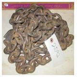 Heavy duty chain with two hooks. Measures approx. Heavy duty chain with two hooks. Measures approx.