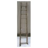 18ft Wood extension ladder. 18ft Wood extension ladder.