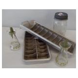 Vintage kitchen items including (2) Metal ice