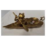 Heavy brass frog in leaf display statue. Measures
