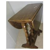 Wood gate-leg drop leaf end table. Measures: 22"