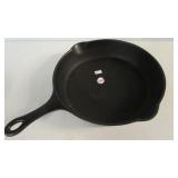 Puritan 8" cast iron skillet.
