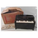 Magnus portable electric organ. No. 1510. Works.