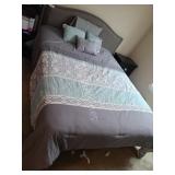 Queen Size Comforter & Pillows