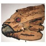 (1) Adult Left Handed Baseball Glove