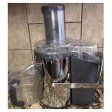 (1) Bella Electric Juicer