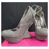 NIB Dollhouse 6in Heels Sz 10