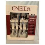 42 Piece Oneida Caitlynn  Silverware Set