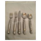 Oneida 5 Piece Stainless Silverware Set