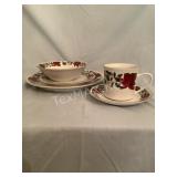 Gibson Holiday China 5 Piece Place Setting