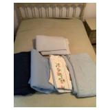 Full Size Quilted Bedspread & 6 Blankets