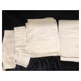 Table Cloths & Napkins