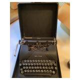 Manual Smith Corona Typewriter in Carry Case