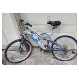 Mongoose DXR Bike NEEDS REPAIR