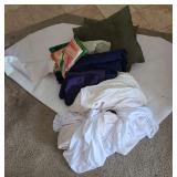 2 pillows and Linnens