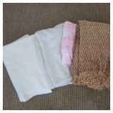 (4) Blankets (4) Blankets