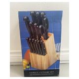 New, 14 Piece Cutlery Set with Wooden Storage New, 14 Piece Cutlery Set with Wooden Storage
