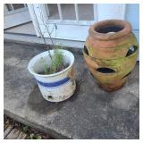 (2) Flower Pots (2) Flower Pots
