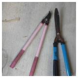 (2) Garden Tools (2) Garden Tools