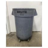 Rubbermaid Brute Trash Can with Dolly