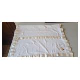 35"×29" Silly Pooh Baby Blanket + 4 Rabbit Hand