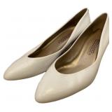 Bandolino, Size 8, White Heels