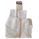 (2) Queen Flat Sheets, (2) Standard Pillow Cases